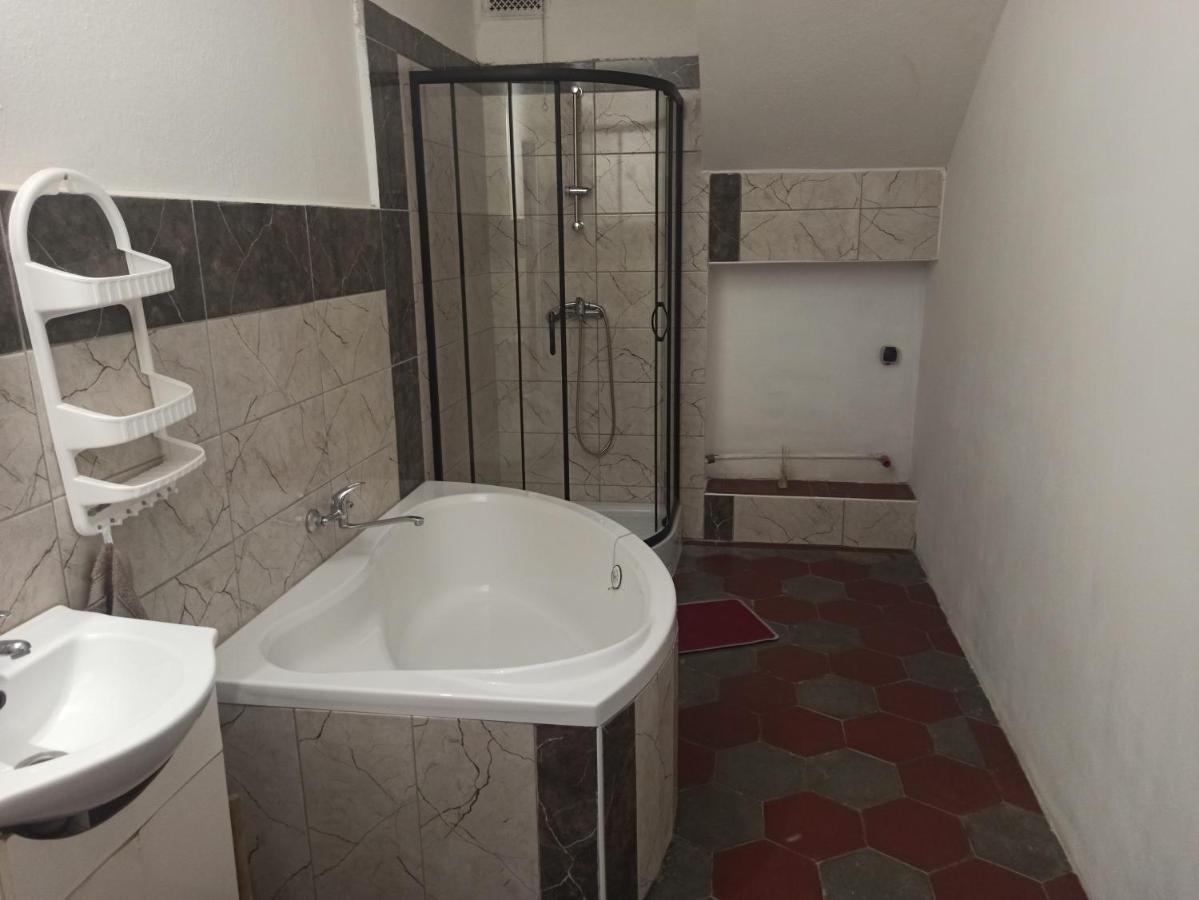 Apartman Menany Extérieur photo