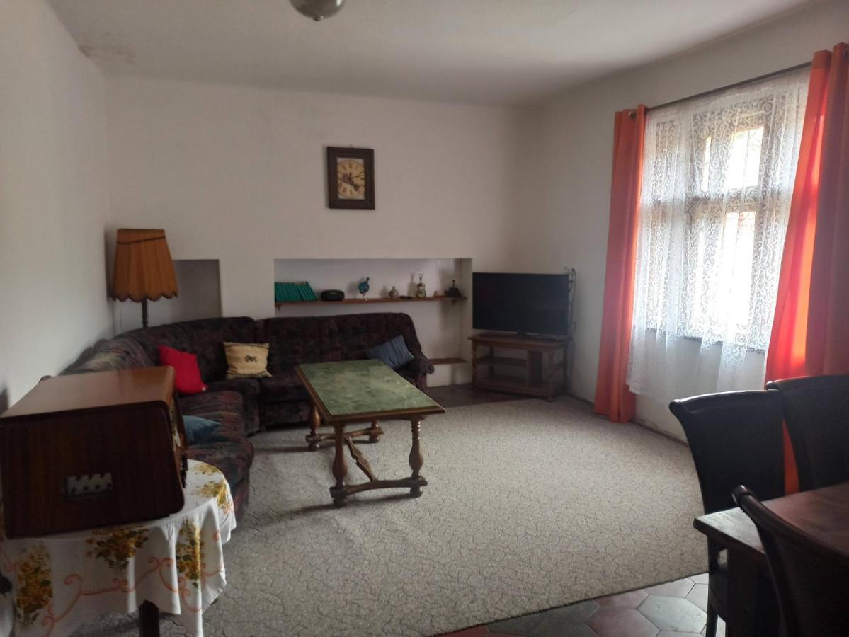 Apartman Menany Extérieur photo