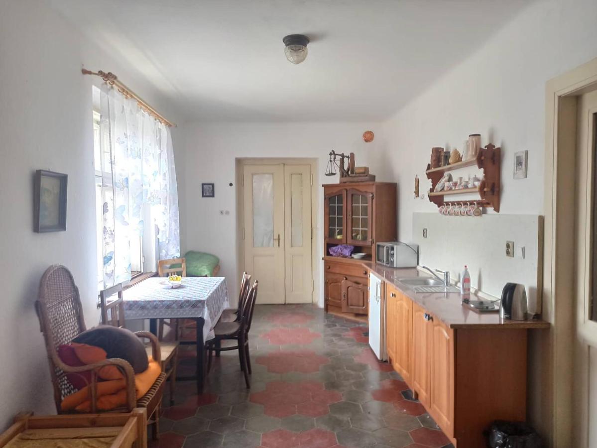 Apartman Menany Extérieur photo